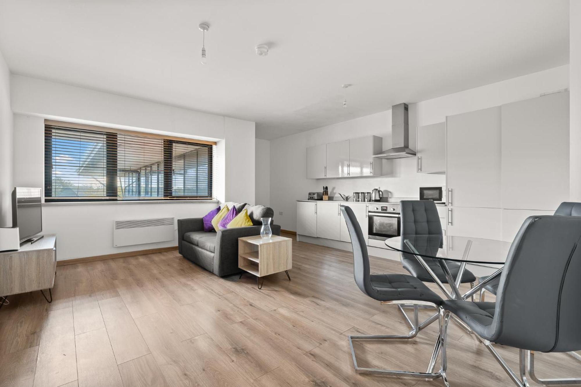 Comfortable Modern Apartment In Swindon, Free Parking Sleeps Up To 5 Екстериор снимка