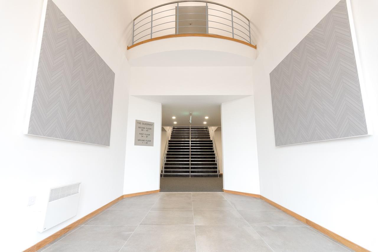 Comfortable Modern Apartment In Swindon, Free Parking Sleeps Up To 5 Екстериор снимка